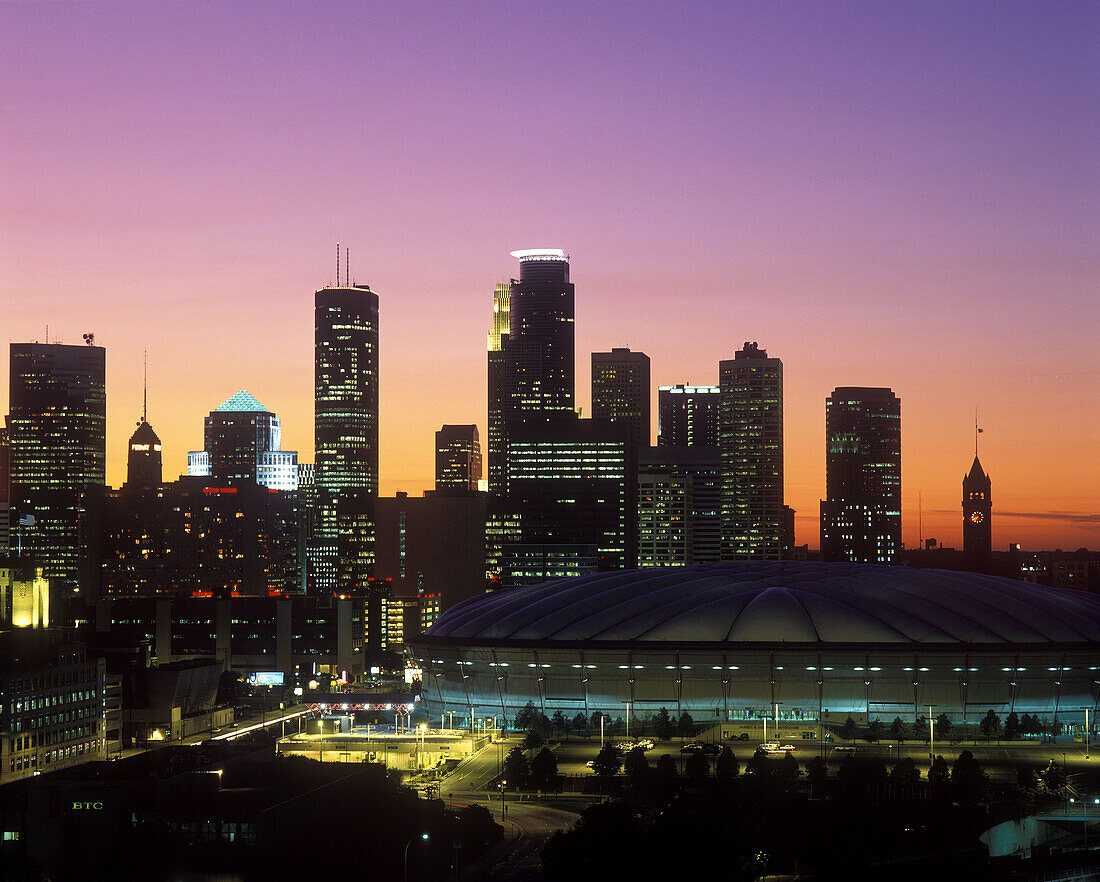 Downtown skyline, Minneapolis, Minnesota, USA.