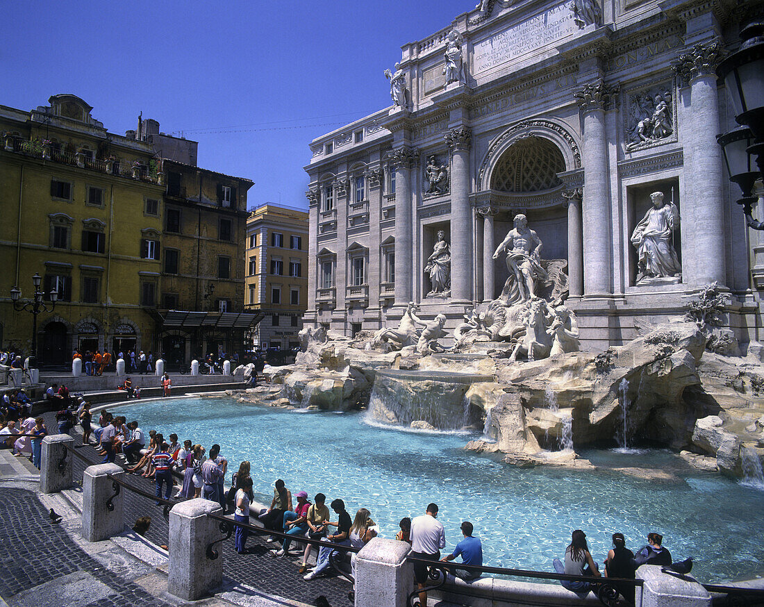 Trevi fountain, Rome, Italy.