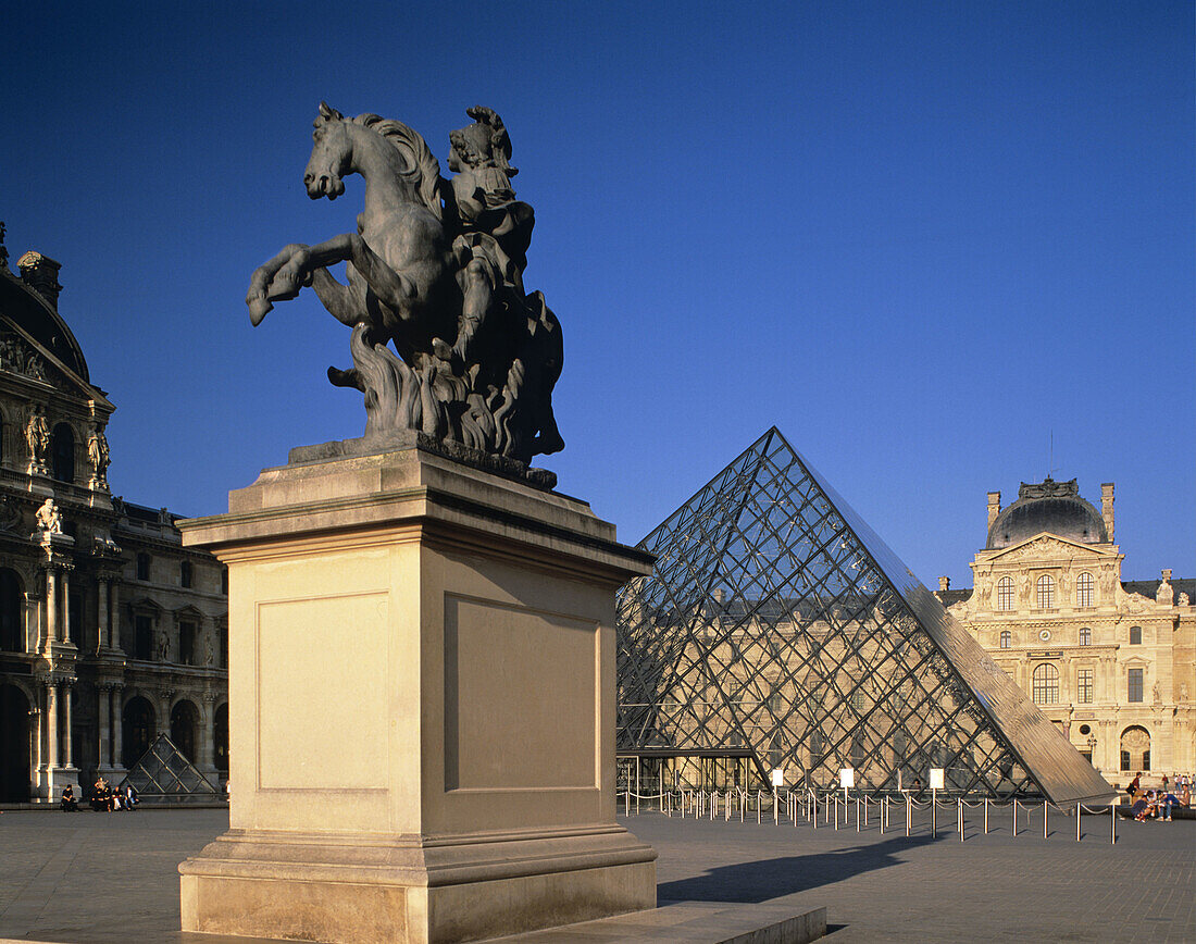 Palais du louvre museum, Paris, France.