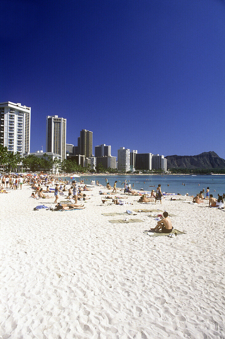 Waikiki & Diamond Head, Honolulu, Oahu, Hawaii, USA.