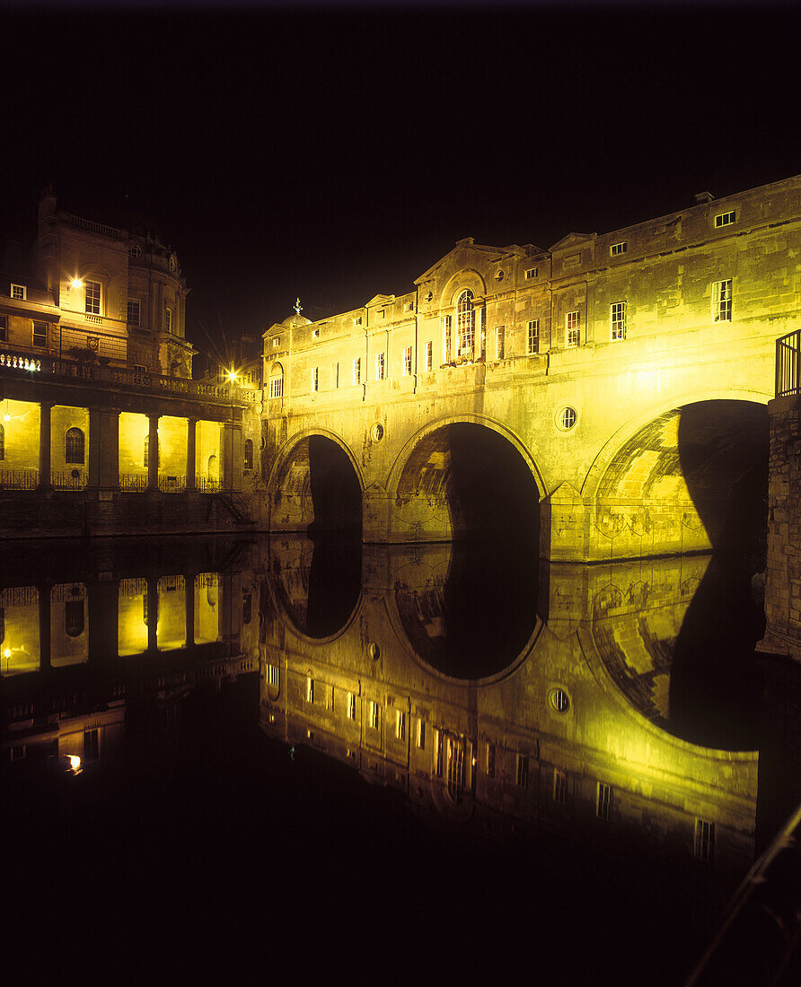 River avon, Poultneybridge, Bath, Avon, England, UK