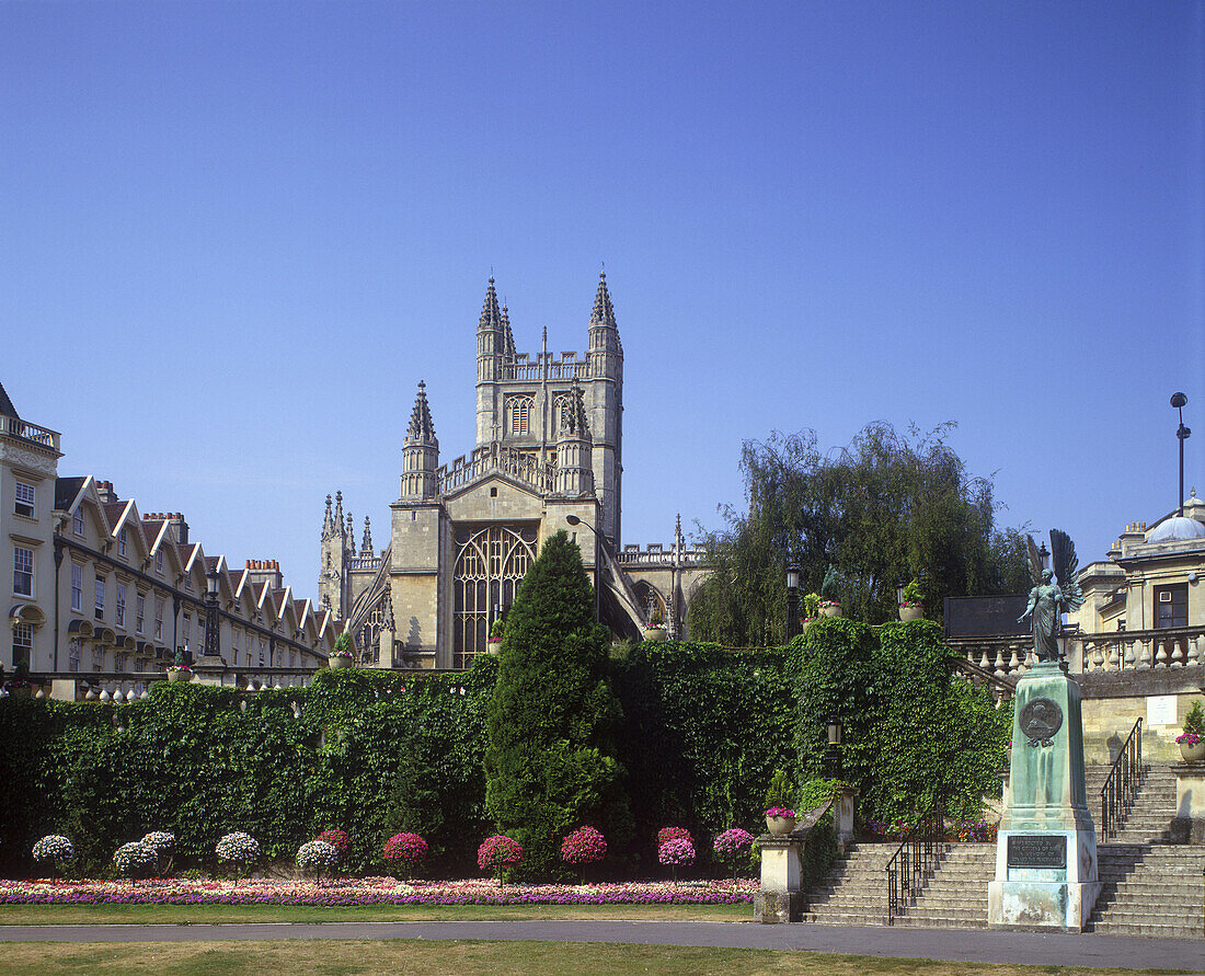 Parade gardens & bath abbey, Avon, England, UK