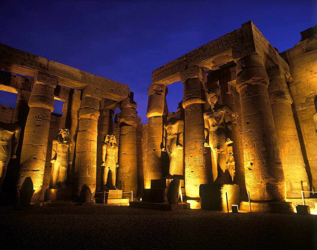 Court of ramses ii, Temple of luxor, Luxor ruins, Egypt.