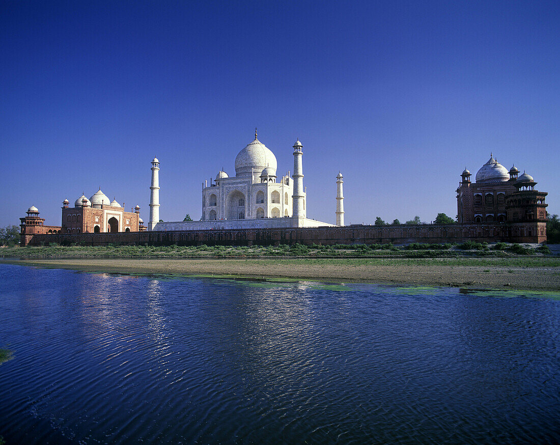 Taj mahal, River yamuna, Agra, India.