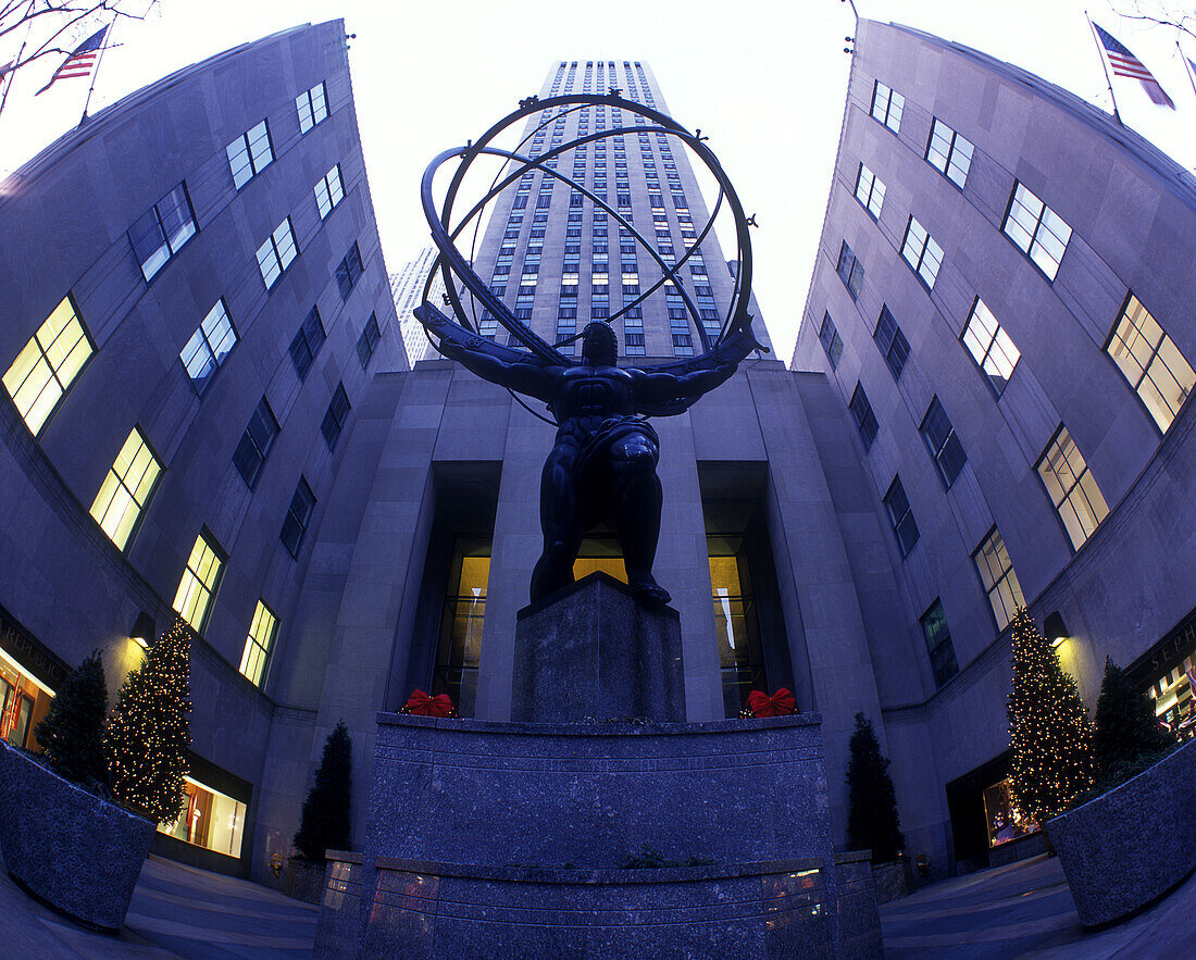 Christmas, Atlas, Rockefeller center, Manhattan, New York, USA.