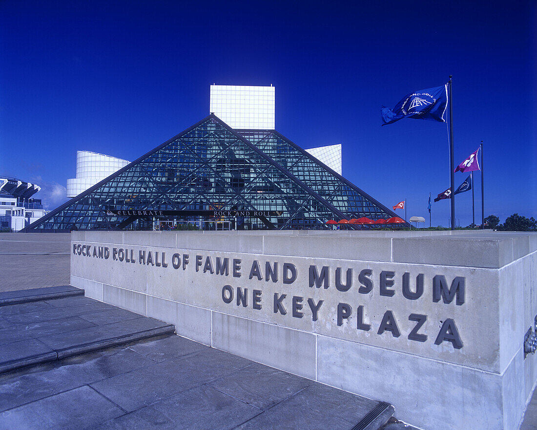Rock & roll hall of fame, downtown, Cleveland, Ohio, USA.