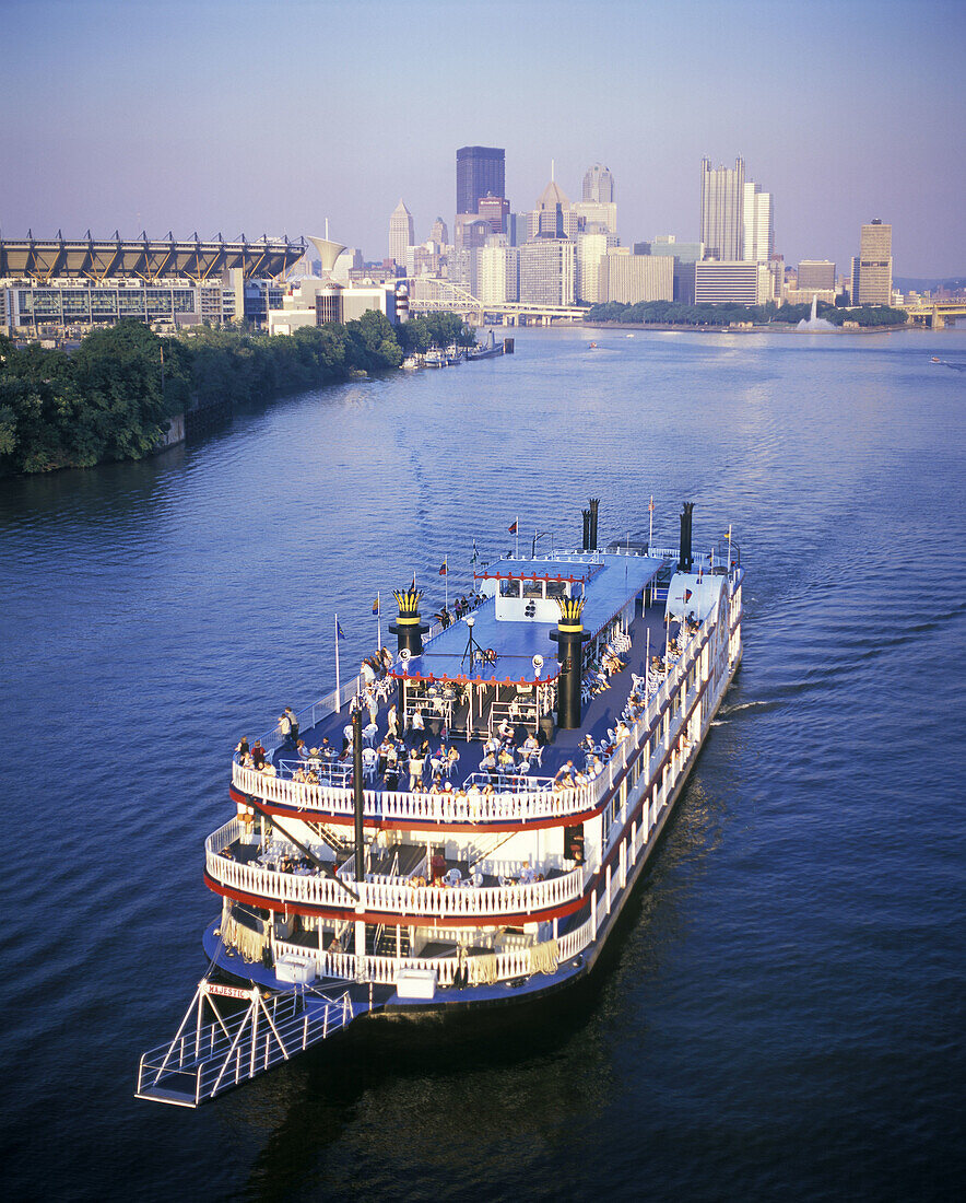 Majestic riverboat, downtown, Pittsburgh, Pennsylvania, USA.