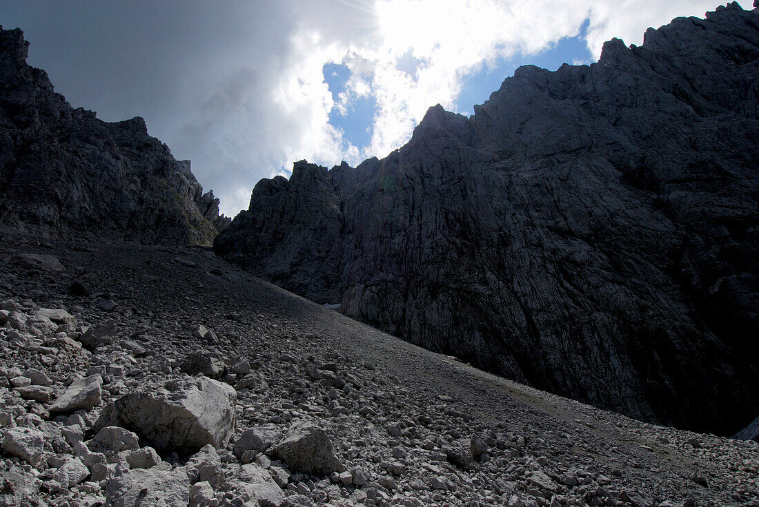 rocks in cirque Hoher Winkel beneath Kopftörl and Ellmauer Halt, Kaiser range, Tyrol, Austria