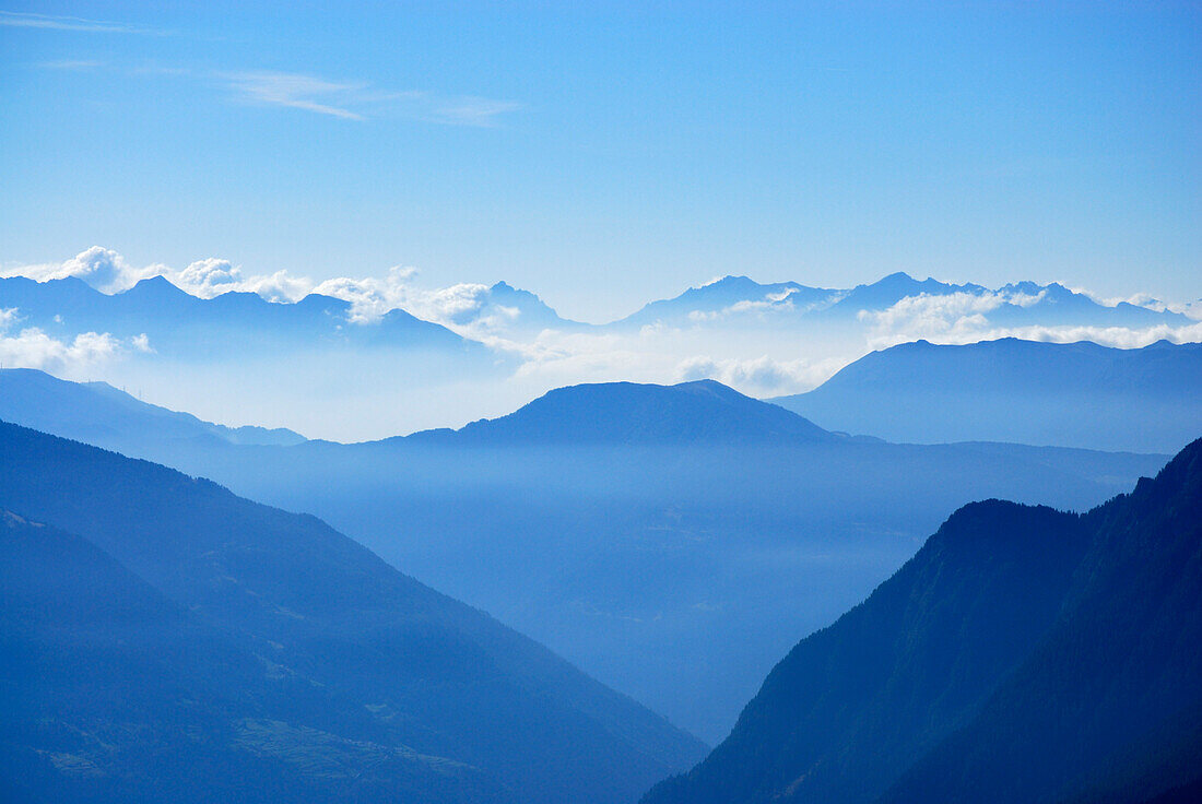 Gebirgspanorama über dem Puschlav, Berninagruppe, Graubünden, Schweiz