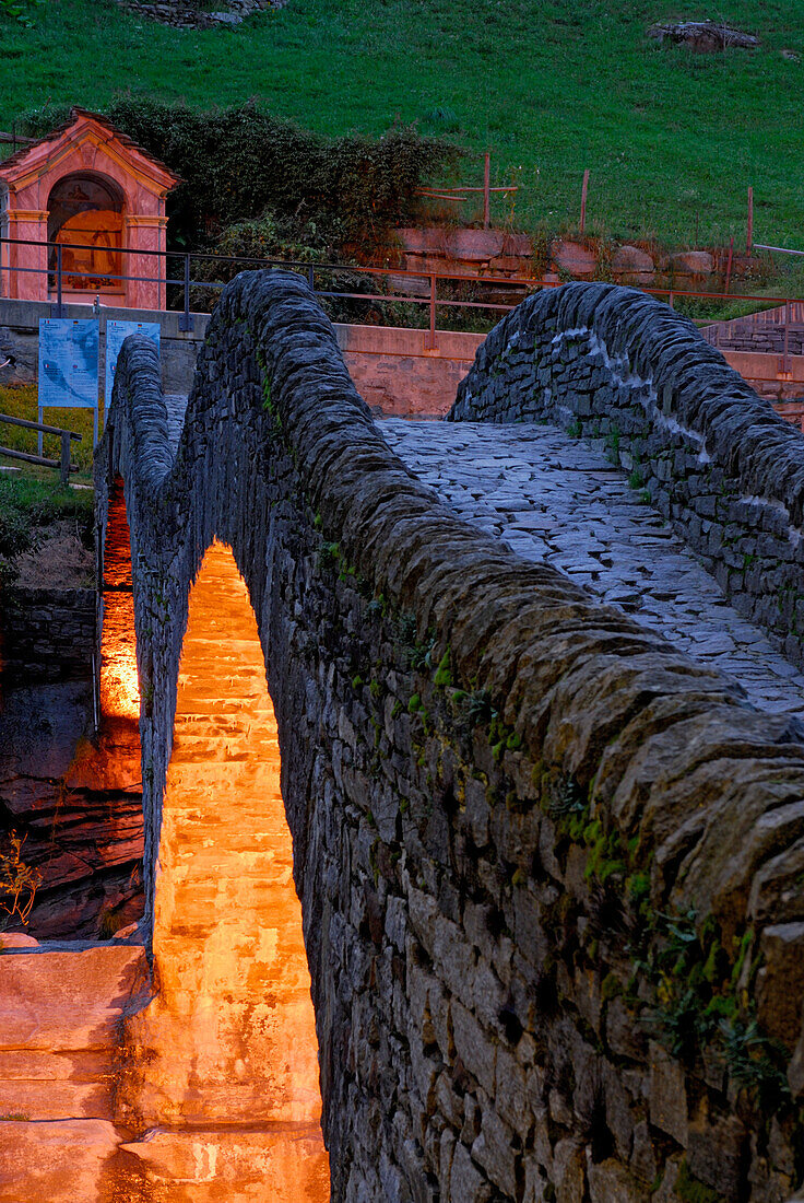 Ponte dei Salti, Lavertezzo, Valle Verzasca, Kanton Tessin, Schweiz