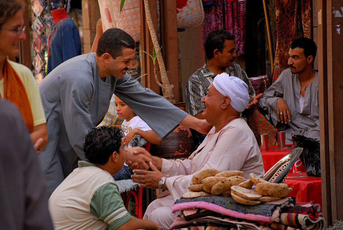 Straßenszene am Einheimischen-Markt, Luxor, Ägypten, Afrika