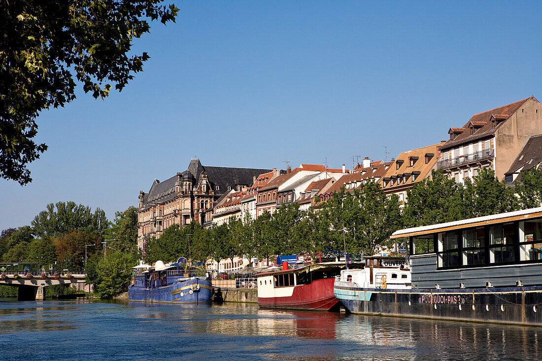 Ill Fluß und Quai des Pecheurs, Straßburg, Elsaß, Frankreich