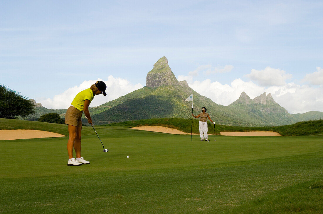 Woman playing golf on a golf course, Tamarin Golf Course, Mauritius, no MR