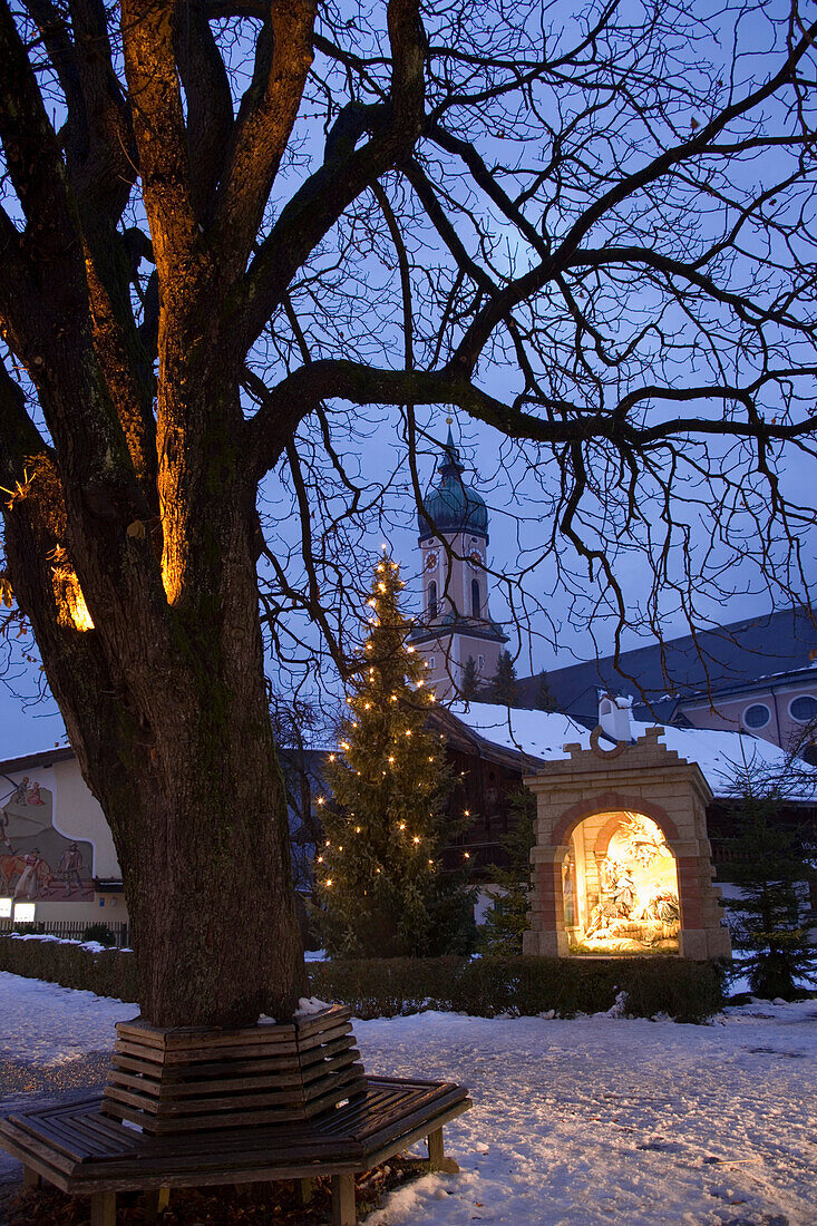 View to an illuminated shrine in the evening, Garmisch, Garmisch-Partenkirchen, Upper Bavaria, Germany