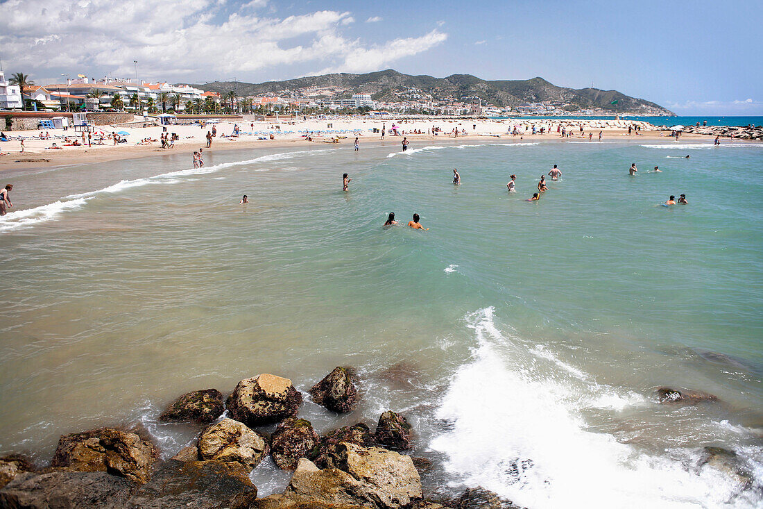 Strandleben, Sitges, Costa de Garraf, Katalonien, Spanien