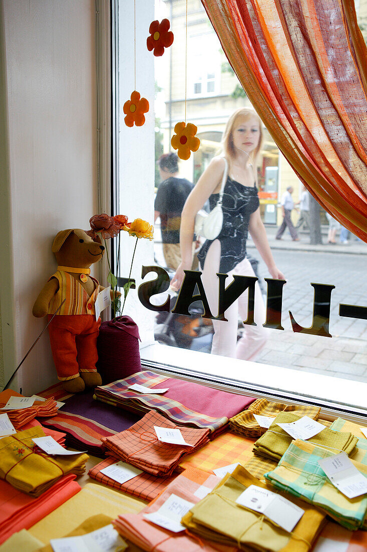 Schaufenster des Leinengeschäfts Lino Namai in Klaipeda, Litauen