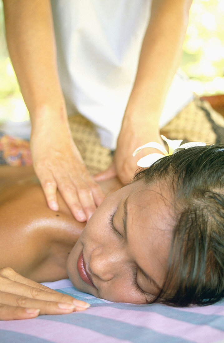 Massage in einem Spa auf der Insel Koh Samui. Thailand