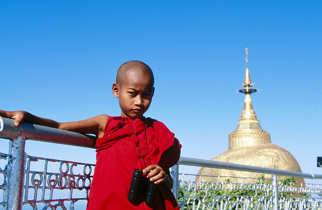 Child portrait. Kyaik-Tiyo Pagoda (The Golden Rock). Kyaik-Tiyo. Myanmar (Burma).