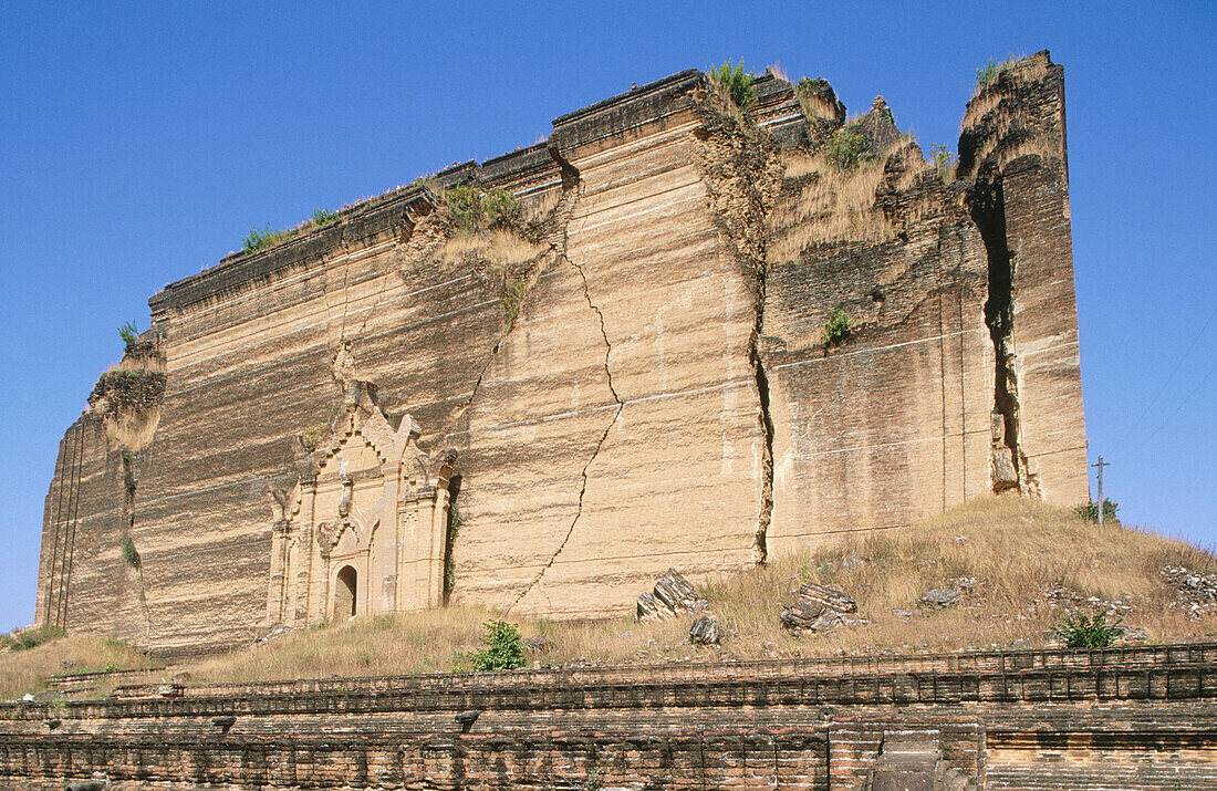 Mingun (Mantara Gyi) Pagoda. Mandalay Division. Myanmar (Burma).