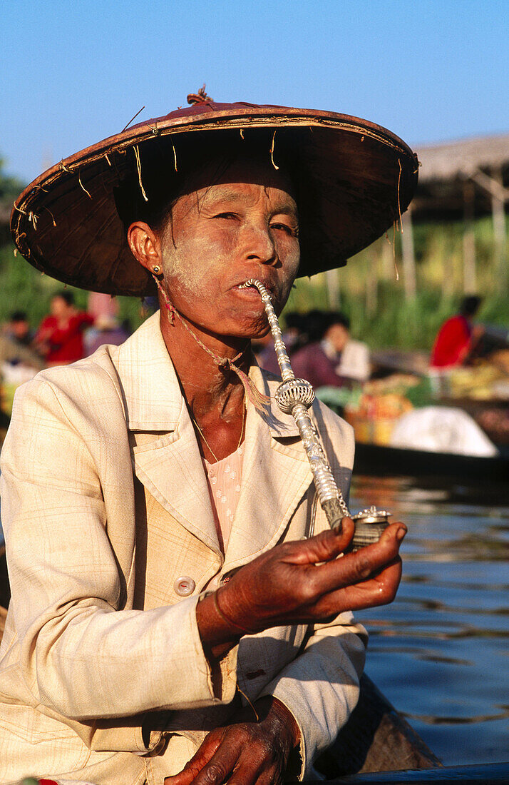 Woman at Ywama floating market. Inle Lake. Shan State. Myanmar.
