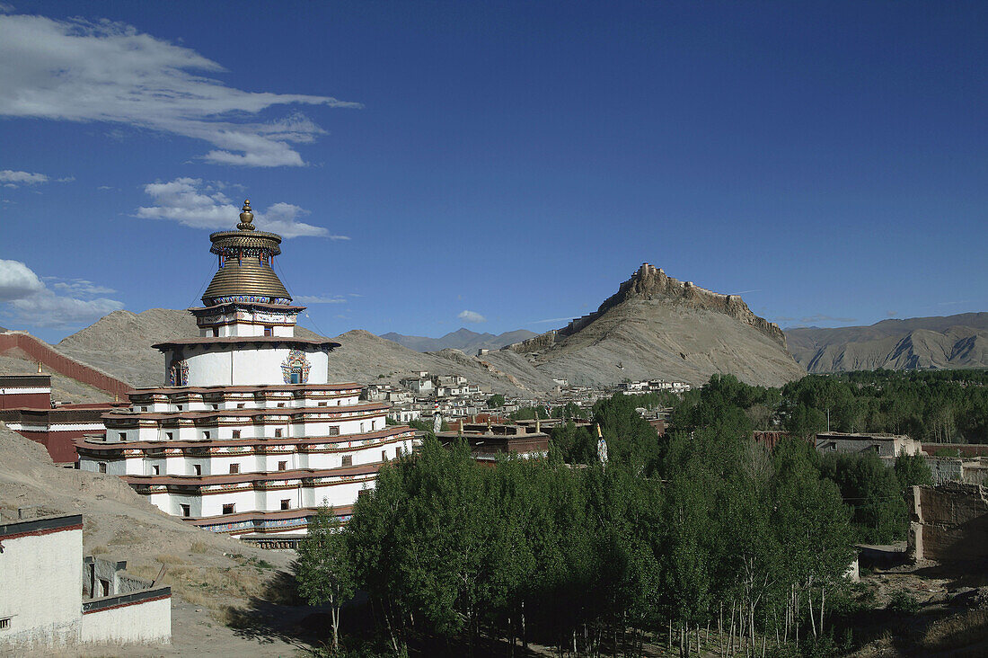Pelkor Chodi monastery and Dzong fortress, Gyantse. Tibet