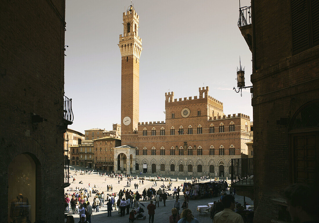 Piazza del Campo. Municipal Palace and Torre del Mangia (Mangia s Tower). Siena. Tuscany. Italy.