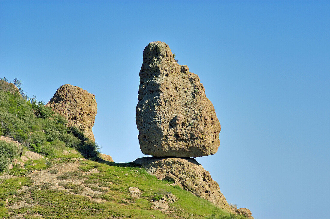 Balanced Rock on the Mishe Mokwa Trail, Circle X Ranch, Santa Monica Mountains National Recreation Area, California