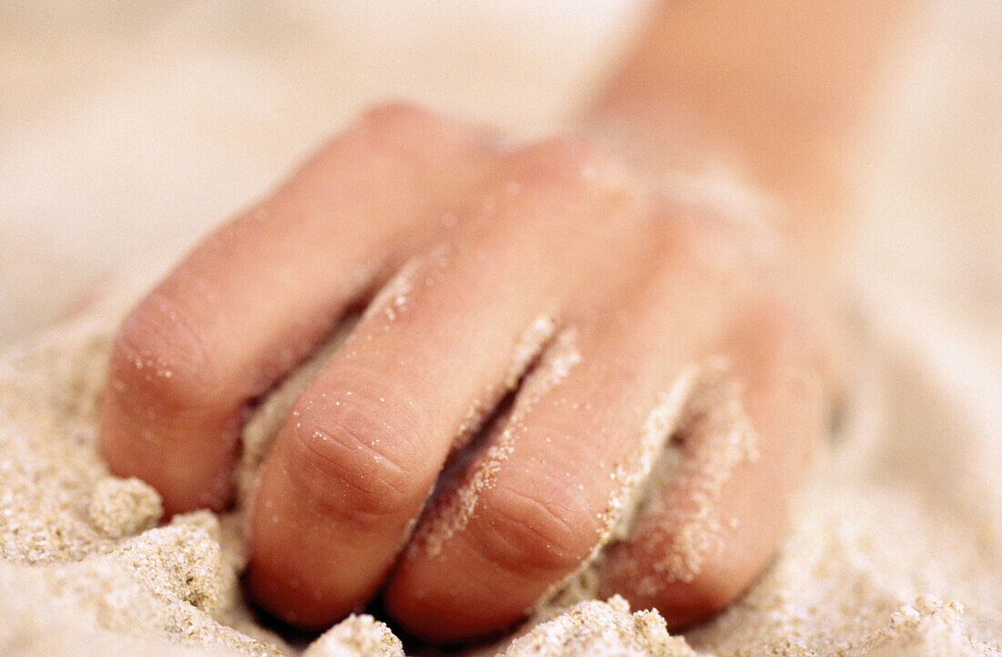  Beach, Beaches, Body, Body part, Body parts, Close up, Close-up, Closed, Closeup, Color, Colour, Concept, Concepts, Contemporary, Crawl, Crawling, Detail, Details, Exterior, Finger, Fingers, Hand, Hands, Holiday, Holidays, Horizontal, Human, One, One per