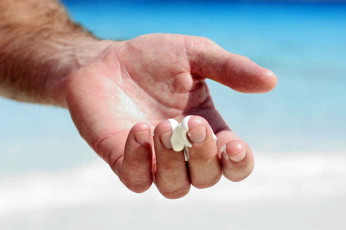  Adult, Adults, Beauty, Beauty Care, Body care, Close up, Close-up, Closeup, Color, Colour, Contemporary, Cream, Creams, Daytime, Exterior, Finger, Fingers, Hand, Hands, Holiday, Holidays, Human, Male, Man, Men, Men only, One, One person, Outdoor, Outdoor