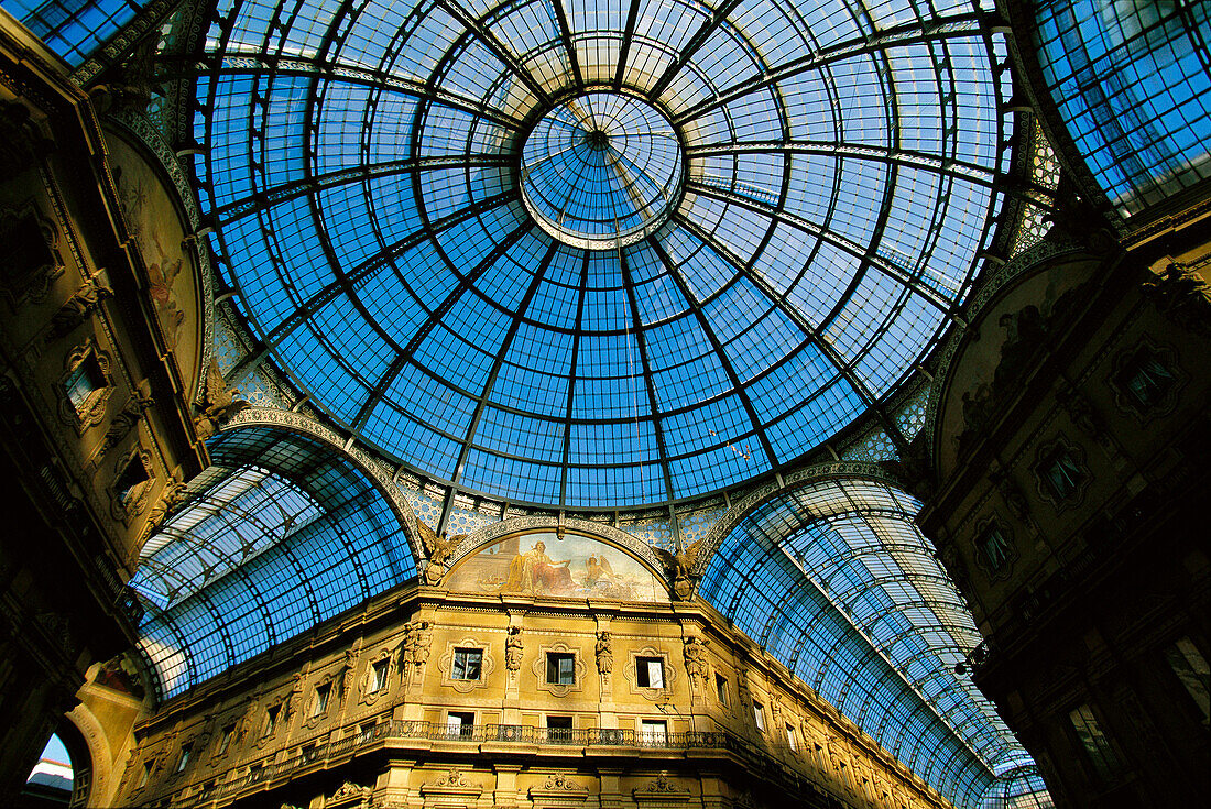 Vittorio Emanuele II Gallery. Milan. Italy