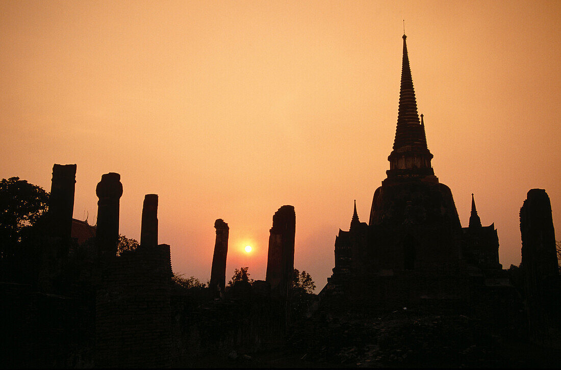Sunset at Wat Phra Si Samphet. Ayutthaya. Thailand