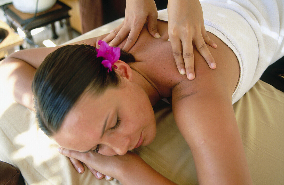 Massage im White Sands Resort und Spa. Ari Atoll, Malediven