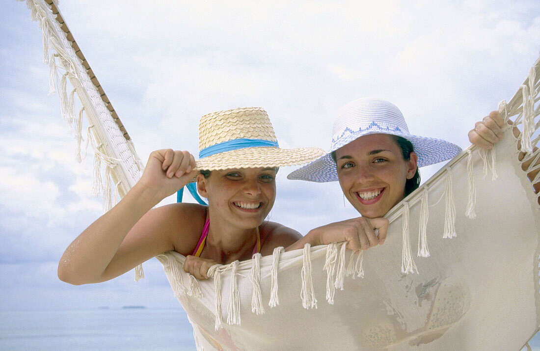 s, Ari Atoll, Beach, Beaches, Chill out, Chilling out, Color, Colour, Contemporary, Daytime, Exterior, Female, Friend, Friends, Friendship, Generation X, Grin, Grinning, Hammock, Hammocks, Hat, Hats