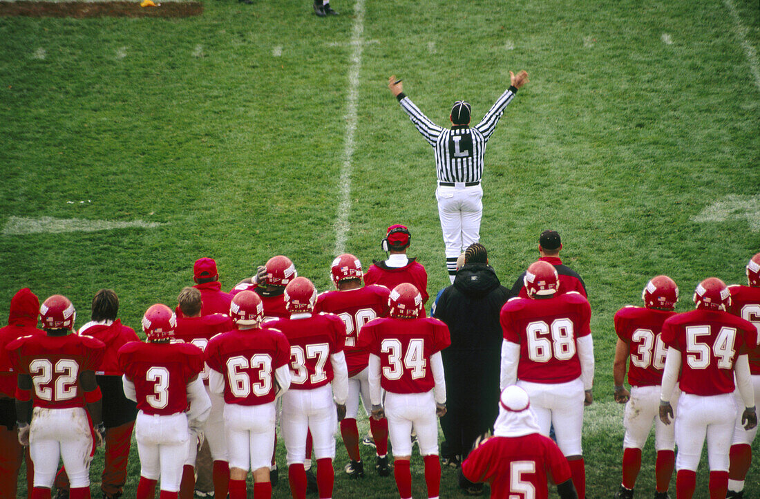  American Football, Amerika, Außen, Erwachsene, Erwachsener, Farbe, Gemeinsamkeit, Gemeinschaft, Gruppe, Gruppen, Horizontal, Mann, Männer nur, Männer, Männlich, Mannschaft, Mannschaften, Match, Mensch, Menschen, Spiel, Spiele, Spieler, Sport, Stehen, Ste