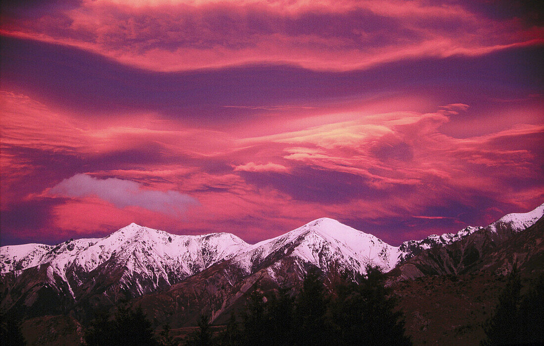 Sunset over Craigie Burn Range. New Zealand