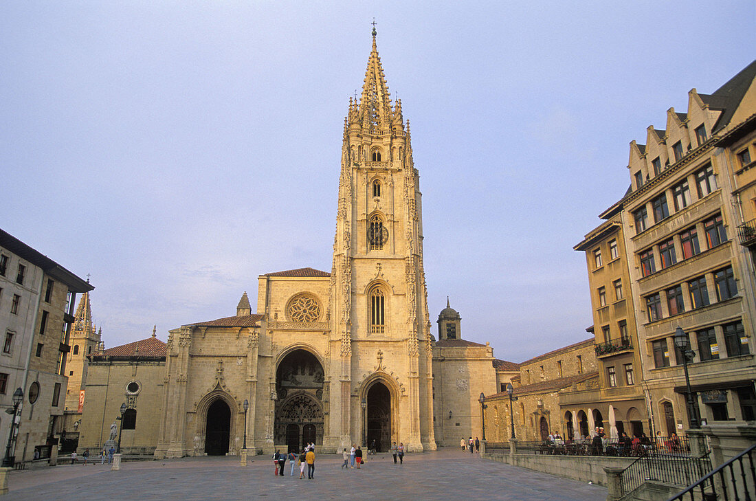 Plaza Alfonso II and cathedral, Oviedo, Asturias, Spain