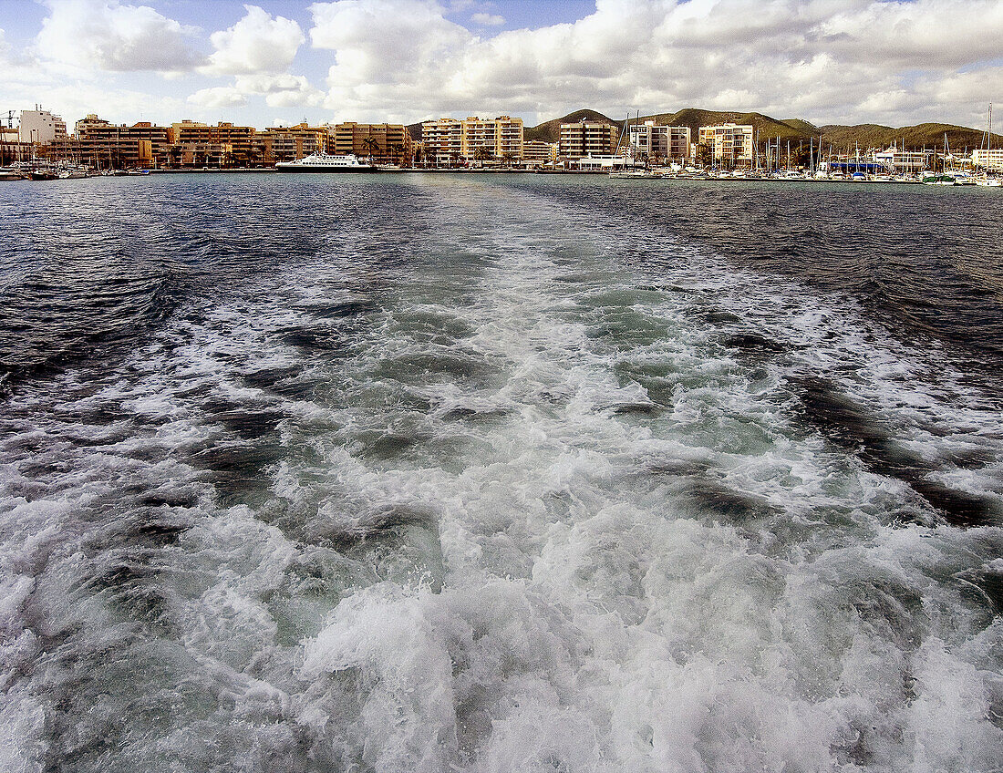  Außen, Bewegung, Farbe, Kielwasser, Küste, Küstenstreifen, Meer, Oberfläche, Oberflächen, Schaum, Schiffahrt, Schifffahrt, Strandgebiet, Tageszeit, Verkehrsmittel, Wasser, Wegschieben, J08-467906, agefotostock 