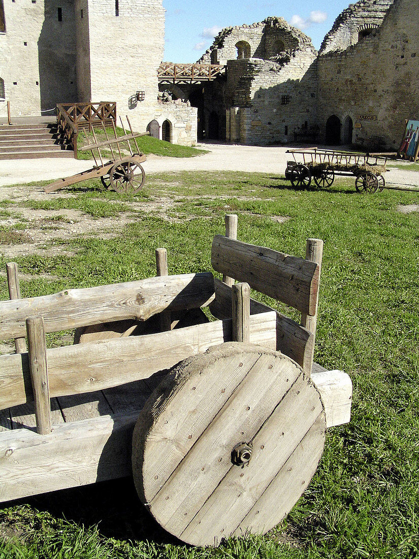 A daily opened exposition in the inner yard of the Fortress of Rakvere (Wesenberg), a reknowned medieval stronghold in Northern Estonia.