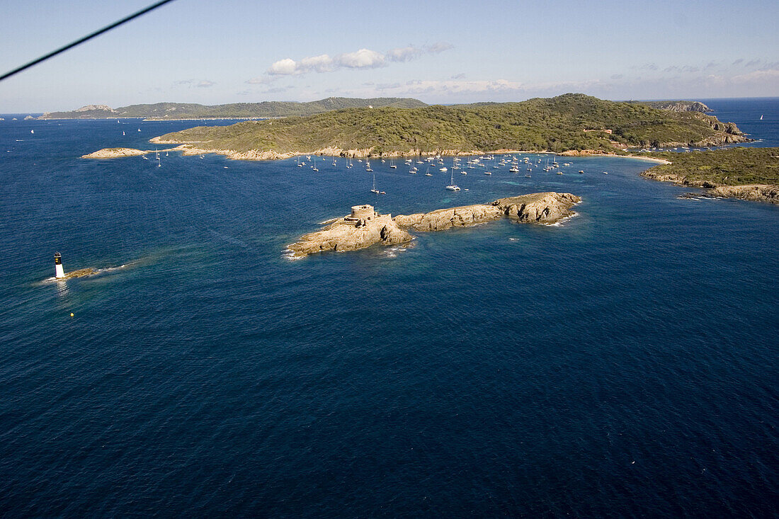 Luftaufnahme des Strand von La Courtade, Porquerolles, IIes d'Hyeres, Frankreich, Europa