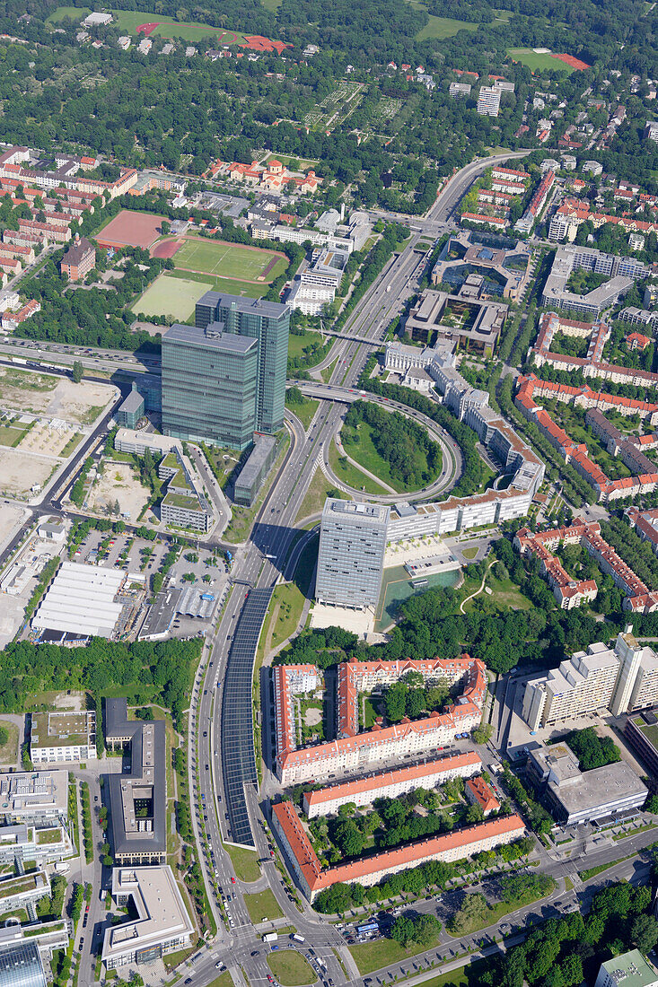 Luftaufnahme von den Highlight Towers am Mittleren Ring in Schwabing, München, Bayern, Deutschland