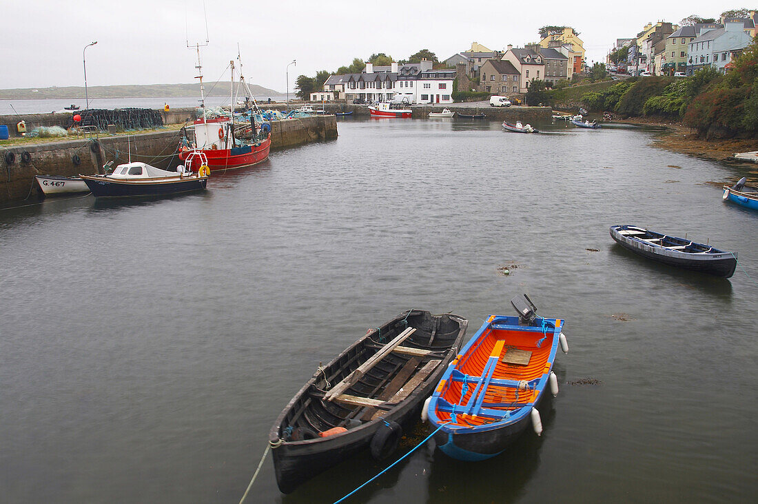 Außenaufnahme, alter Fischerhafen von Roundstone, Connemara, County Galway, Irland, Europa