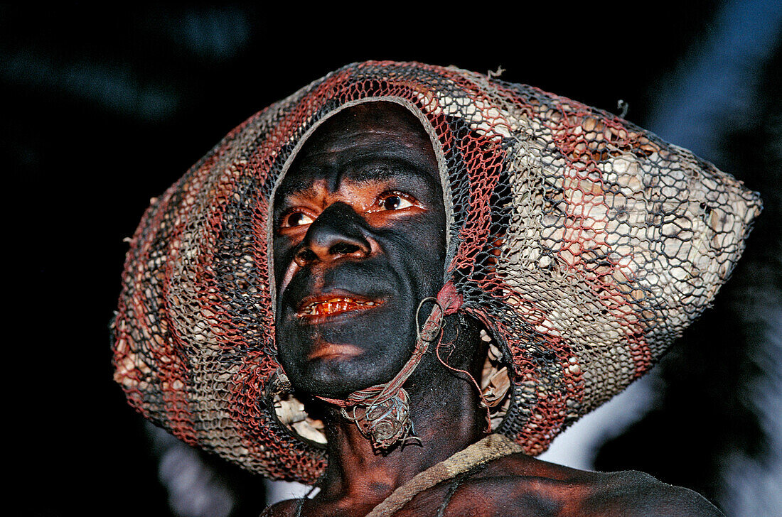 Einheimischer mit traditioneller Bemalung, Papua Neu Guinea, Neu-Britannien, Kimbe Bay