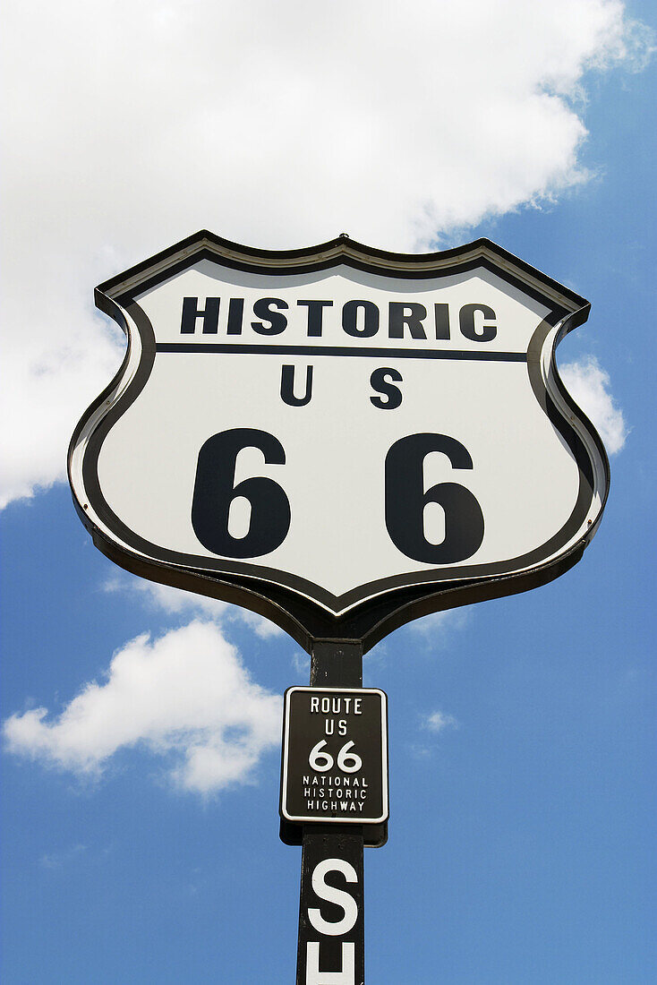 Historic Route 66 Highway sign at Bill Shea s gas station along Route 66. Springfield, Illinois, USA