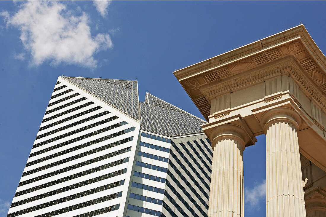 Columns in Wrigley Square, 150 Michigan Avenue modern building, Millennium Park, contrast. Chicago. Illinois. USA