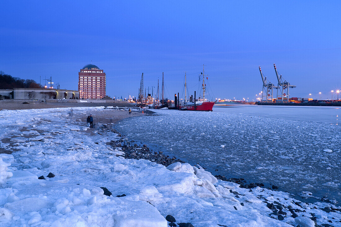 Ice in harbour, Hamburg, Germany