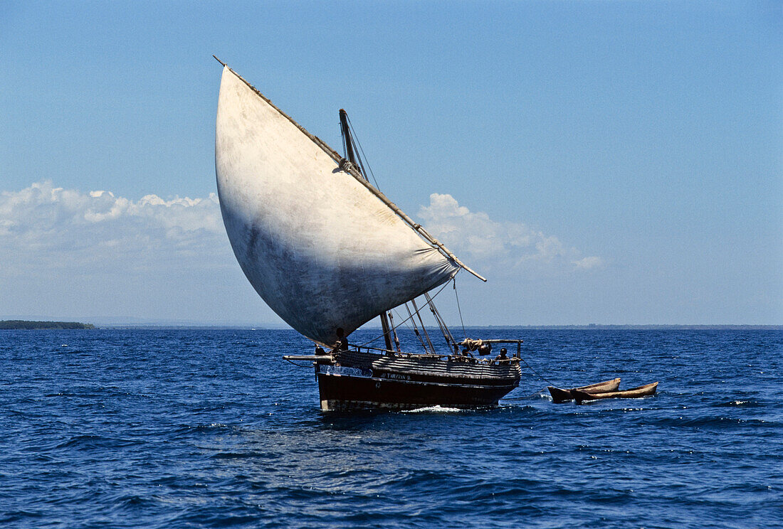 Dhow off the tanzanian coast, Tanzania, East Africa