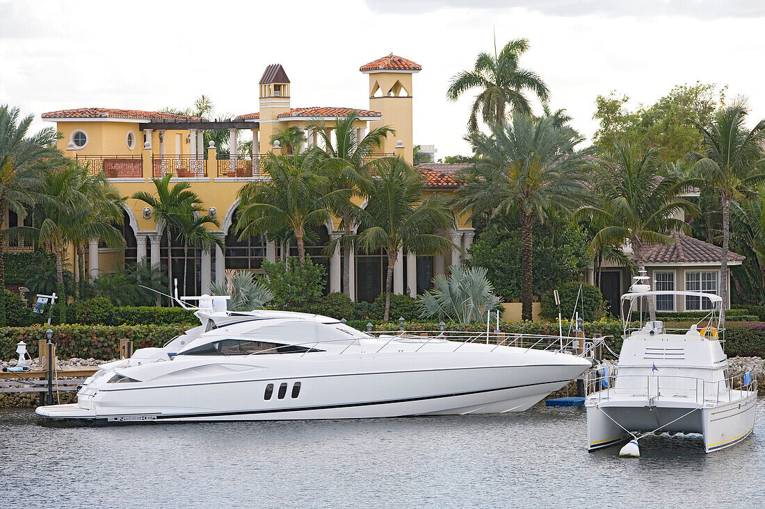 Yacht in front of villa at Sunset lake, Fort Lauderdale, Florida, USA