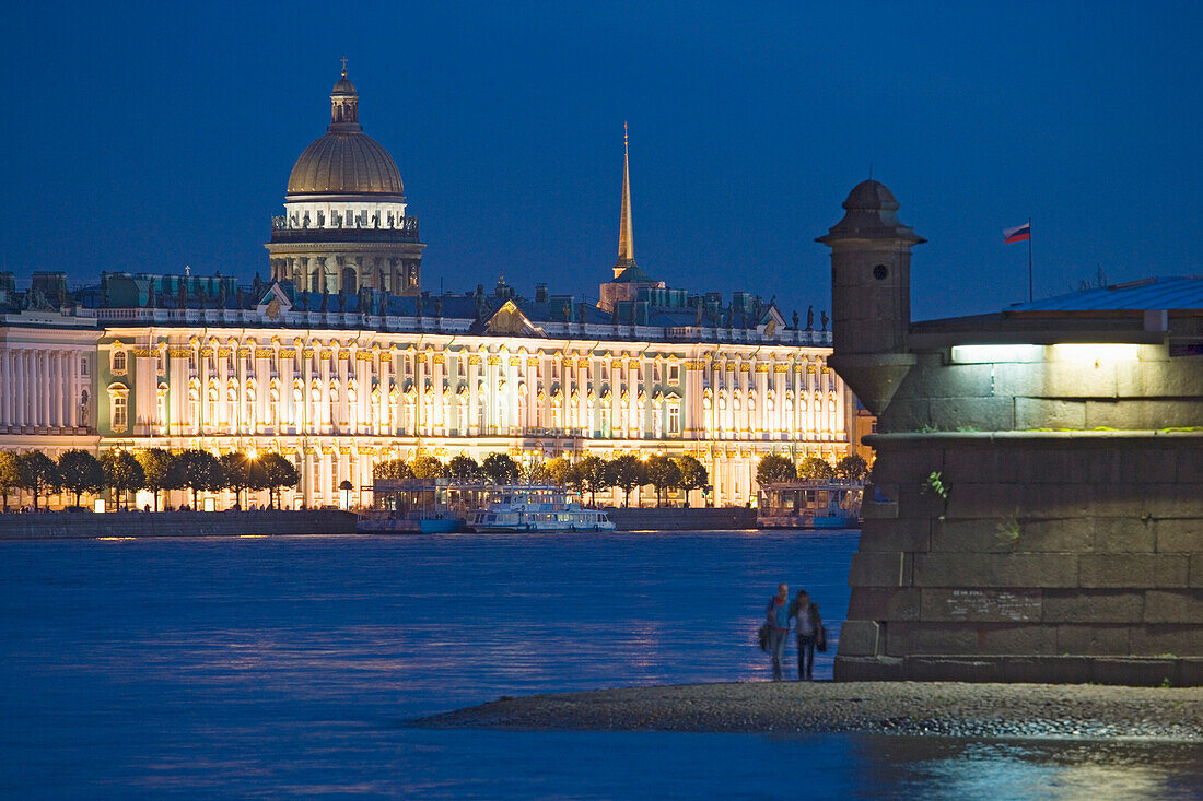Newa Fluß mit Winterpalast, Isaakskathedrale, Turm von Peter-und-Paul-Kathedrale, Sankt Petersburg, Russland