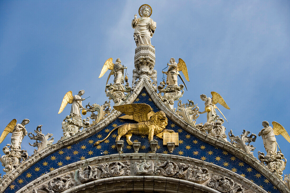 Dachfiguren am Markusdom, Basilica San Marco, Markusplatz, Venedig, Venetien, Italien, Europa