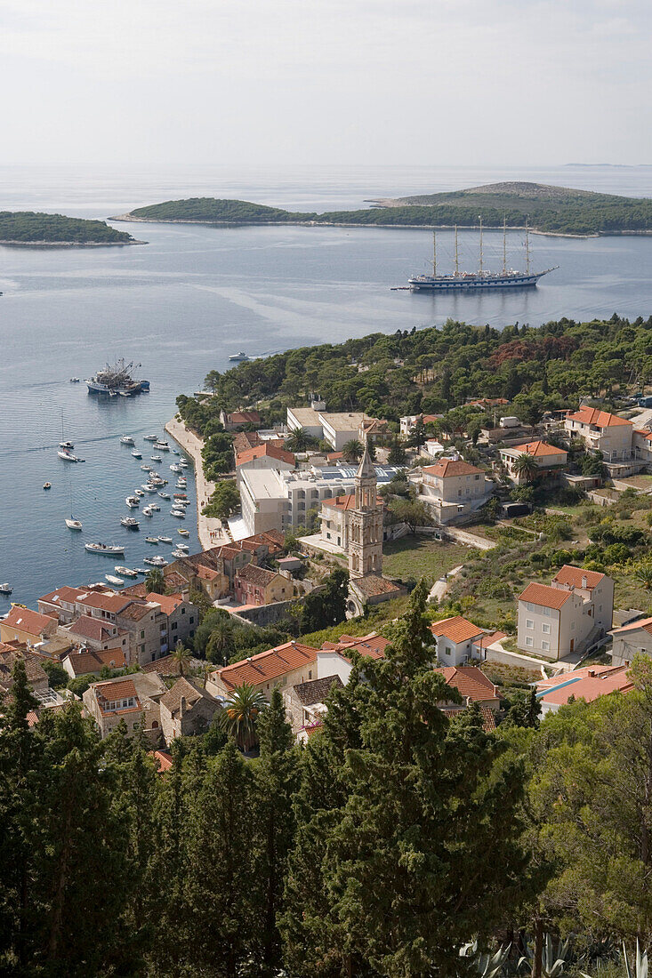 Blick von Spanjola Festung auf Altstadt, Hvar, Dalmatien, Kroatien, Europa